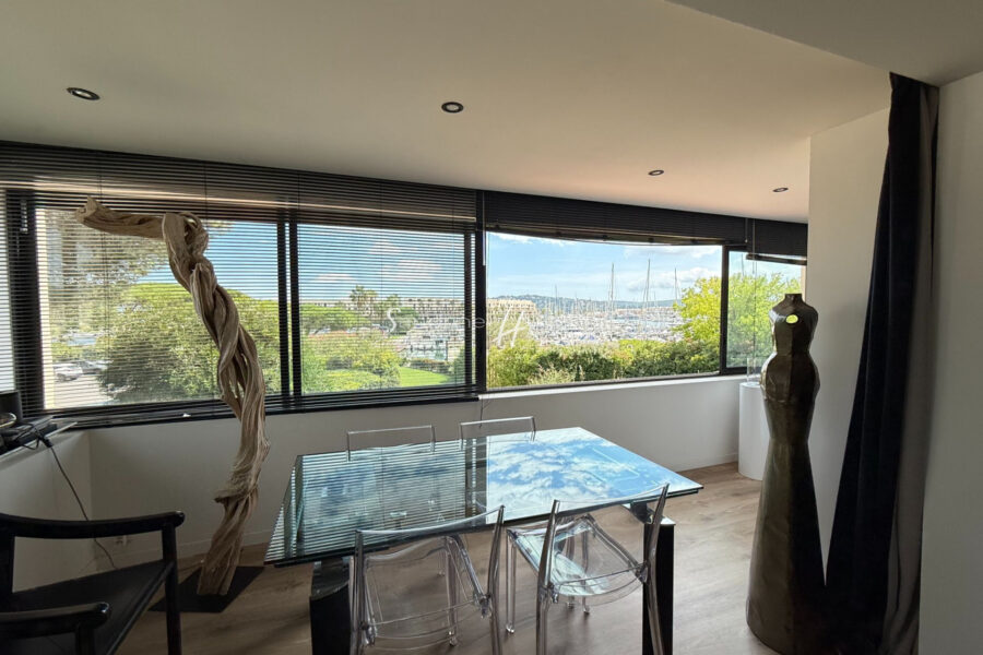 Appartement à vendre à Cogolin — Vue marina & port — photo 6
