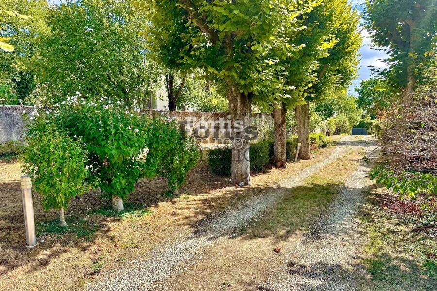 Maison à vendre à Saintry-sur-Seine — Vue parc & jardin — photo 7