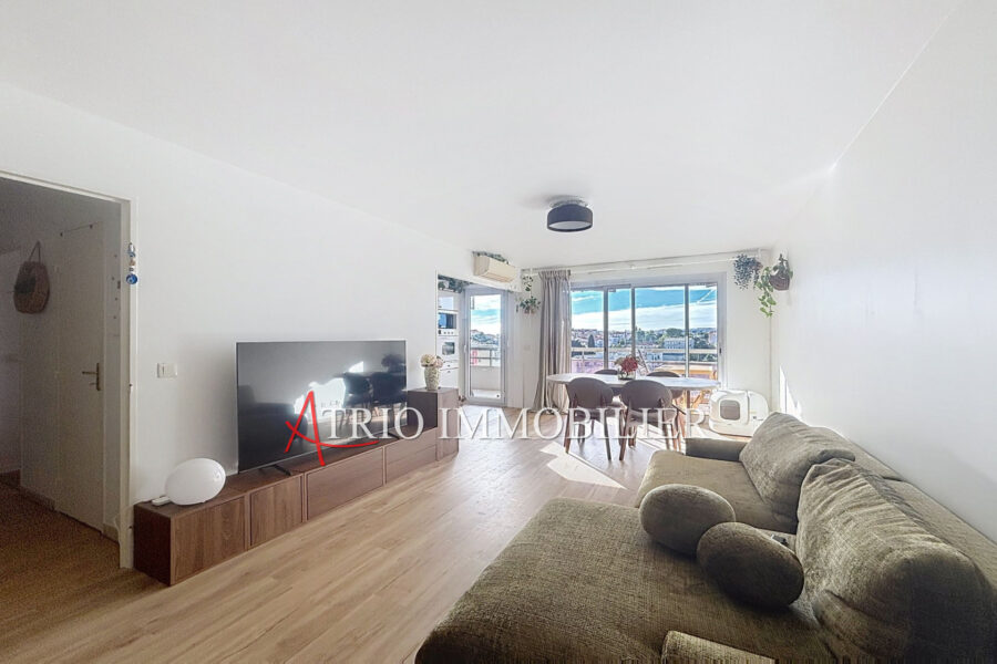 Appartement à louer à Saint-Laurent-du-Var — Vue sur la ville — photo 2