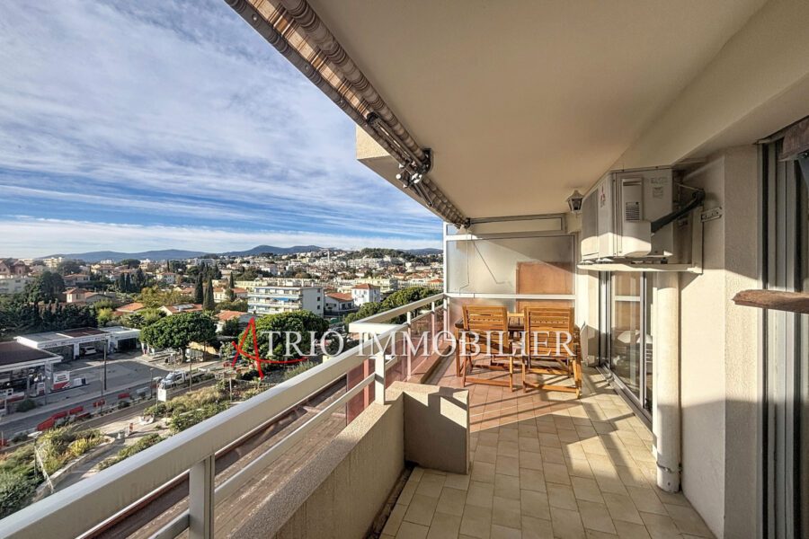 Appartement à louer à Saint-Laurent-du-Var — Vue sur la ville — photo 9