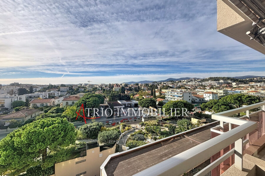 Appartement à louer à Saint-Laurent-du-Var — Vue sur la ville — photo 8