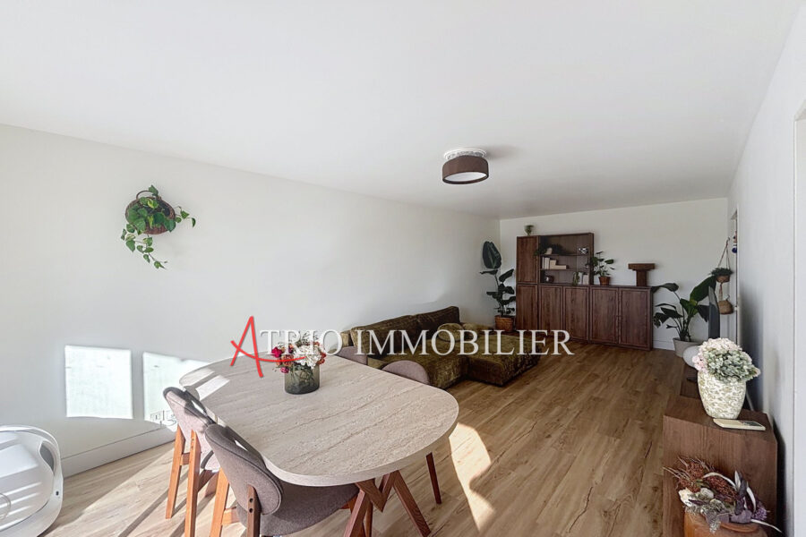 Appartement à louer à Saint-Laurent-du-Var — Vue sur la ville — photo 3