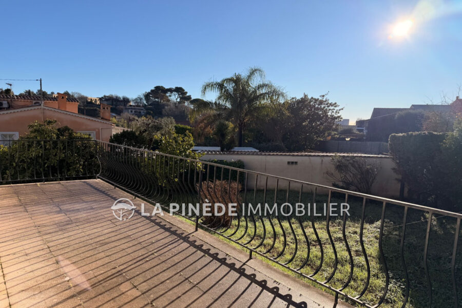Maison à vendre à Villeneuve-Loubet — Vue parc & jardin — photo 1