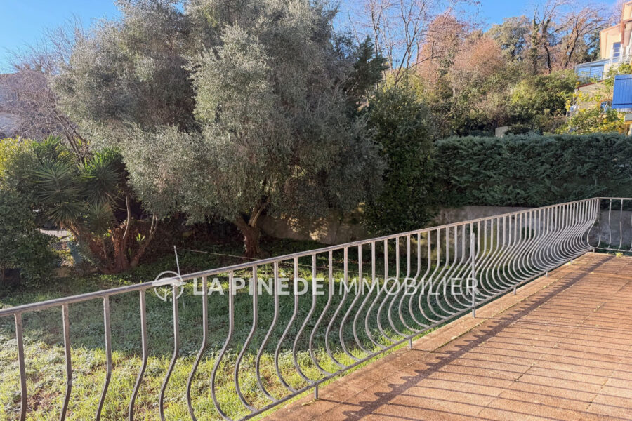 Maison à vendre à Villeneuve-Loubet — Vue parc & jardin — photo 3