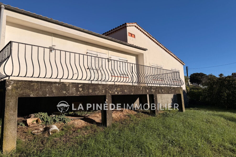 Maison à vendre à Villeneuve-Loubet — Vue parc & jardin — photo 2