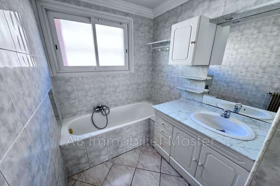 Appartement à vendre à Antibes — Vue sur la ville — photo 6