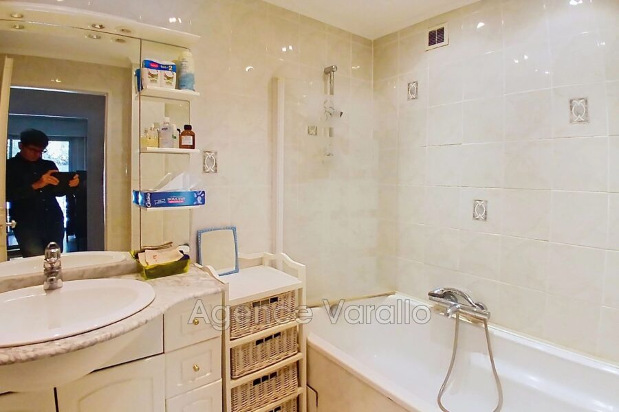 Appartement à vendre à Antibes — Vue sur la ville — photo 12