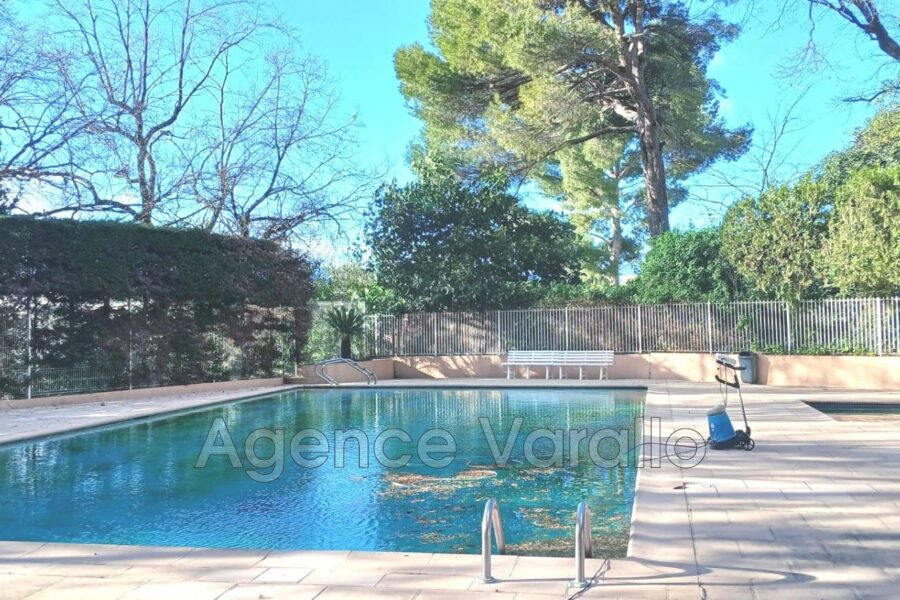 Appartement à vendre à Antibes — Vue sur la ville — photo 2