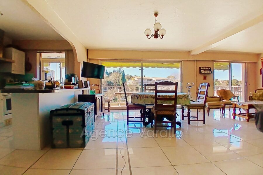 Appartement à vendre à Antibes — Vue sur la ville — photo 1