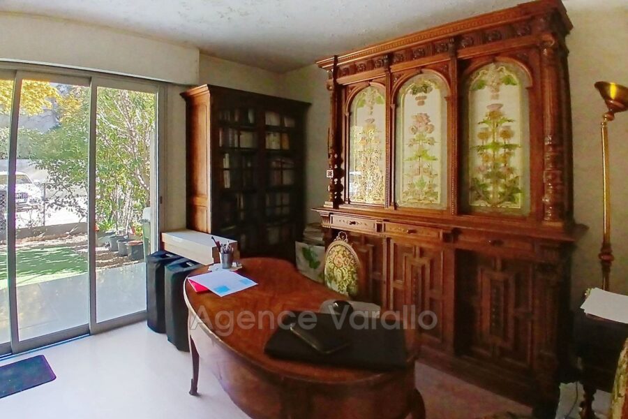 Appartement à vendre à Antibes — Vue sur la ville — photo 9