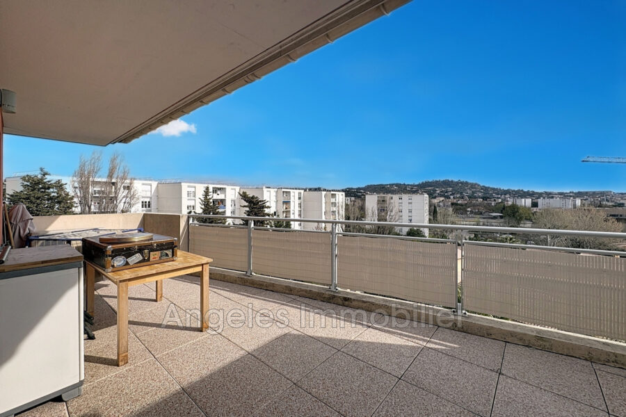 Appartement à vendre à Cannes — Vue sur la ville — photo 1