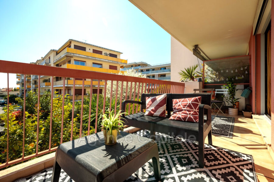 Appartement à vendre à Cagnes-sur-Mer — Vue sur la ville — photo 1