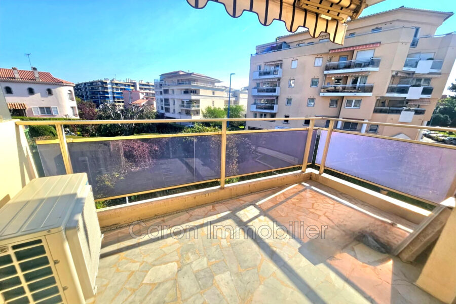 Appartement à vendre à Mandelieu-la-Napoule — Vue sur la ville — photo 1