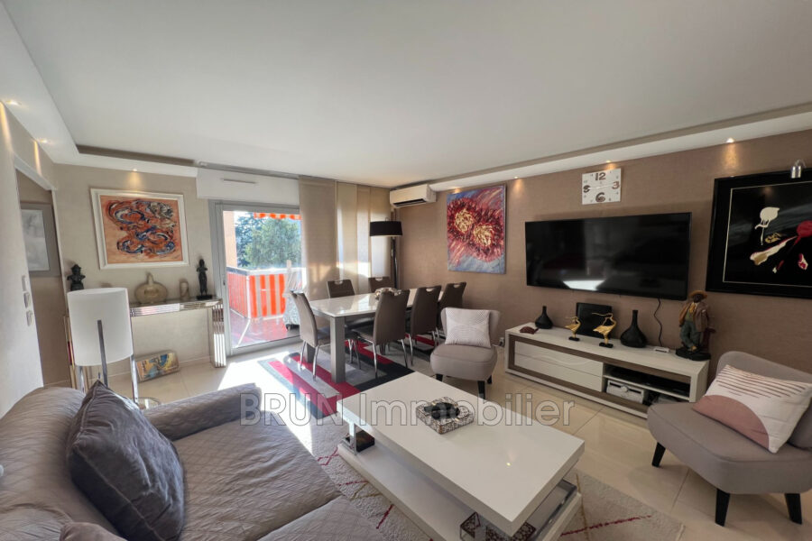 Appartement à vendre à Juan-les-Pins — Vue sur la ville — photo 2