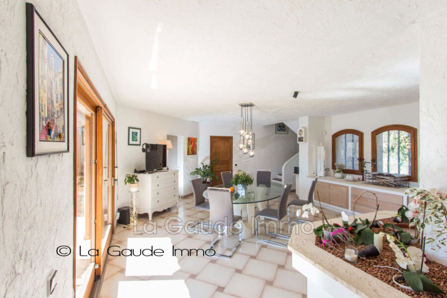 Maison à vendre à La Gaude — Vue montagne — photo 7