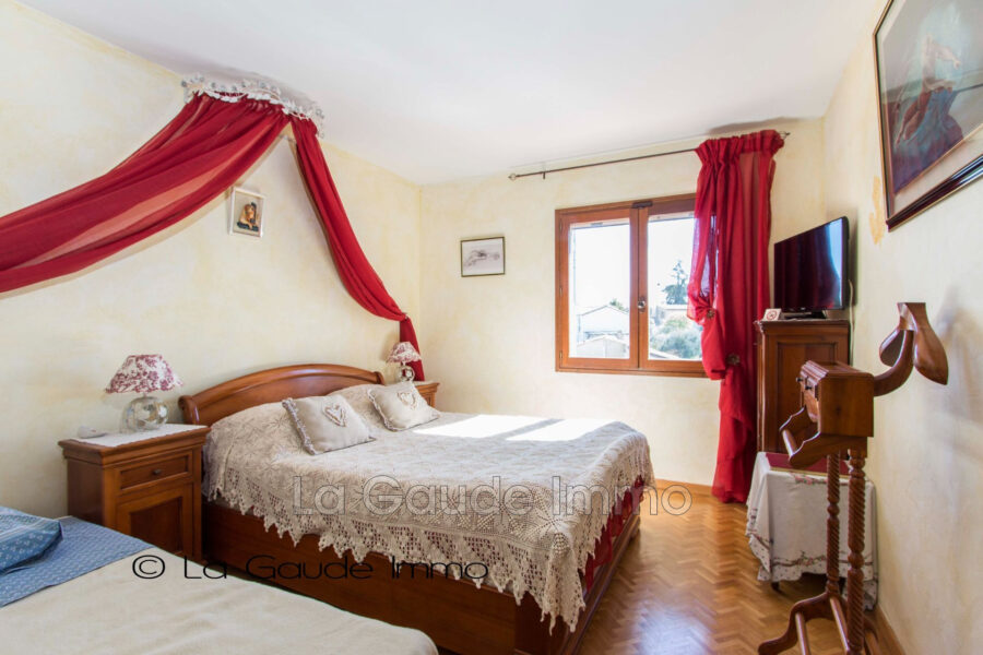 Maison à vendre à La Gaude — Vue montagne — photo 13