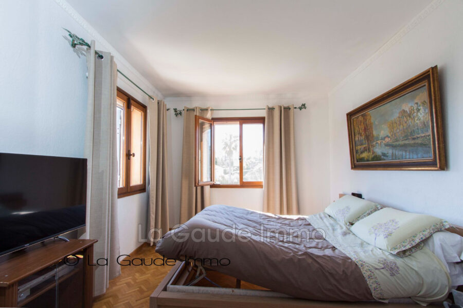 Maison à vendre à La Gaude — Vue montagne — photo 12