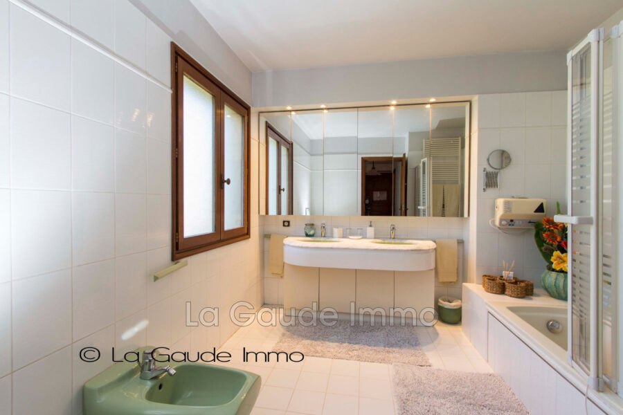 Maison à vendre à La Gaude — Vue montagne — photo 14