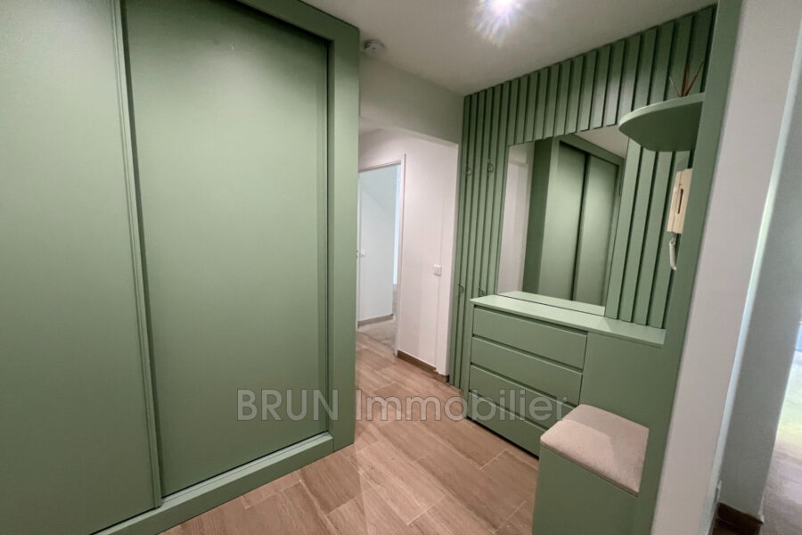 Appartement à vendre à Antibes — Vue sur la ville — photo 9