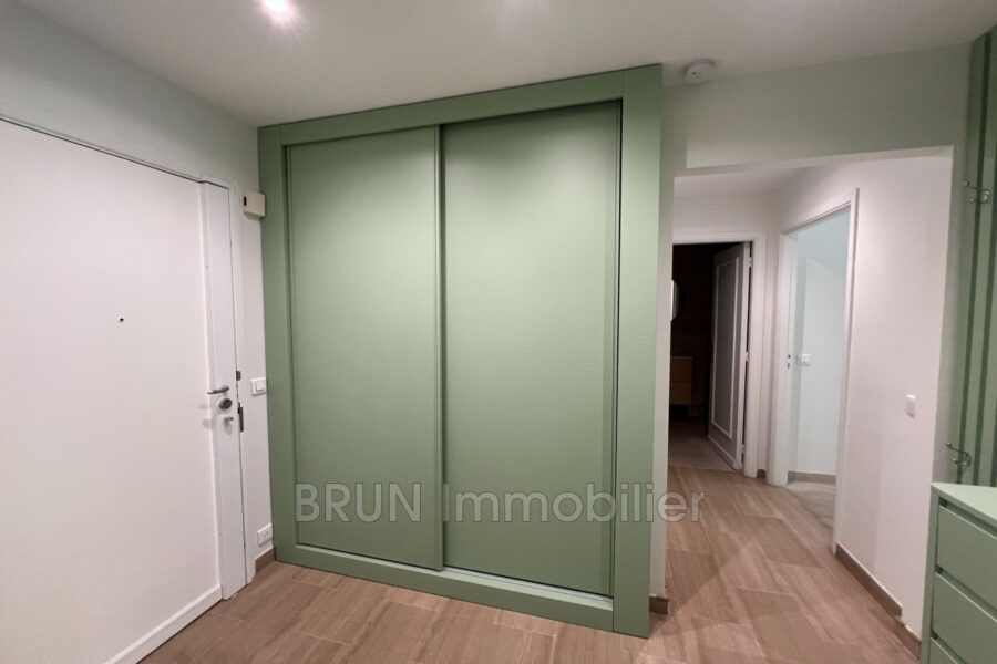 Appartement à vendre à Antibes — Vue sur la ville — photo 6