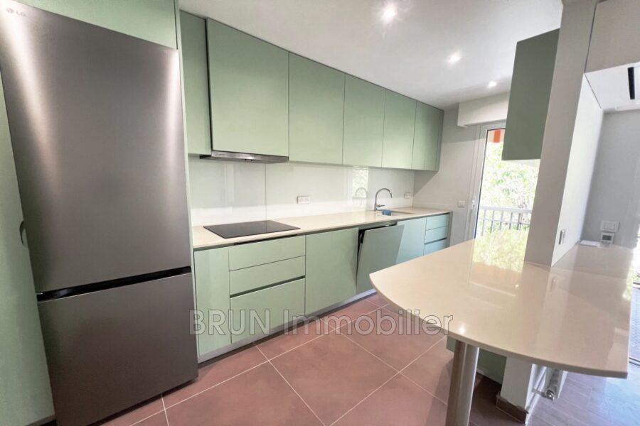 Appartement à vendre à Antibes — Vue sur la ville — photo 4