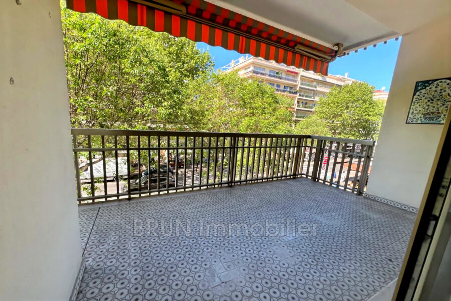 Appartement à vendre à Antibes — Vue sur la ville — photo 1