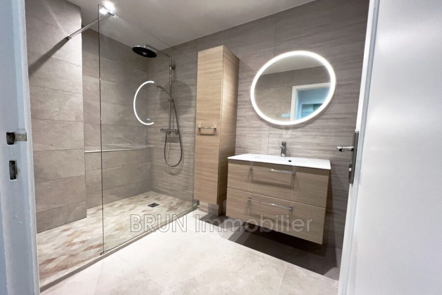 Appartement à vendre à Antibes — Vue sur la ville — photo 8
