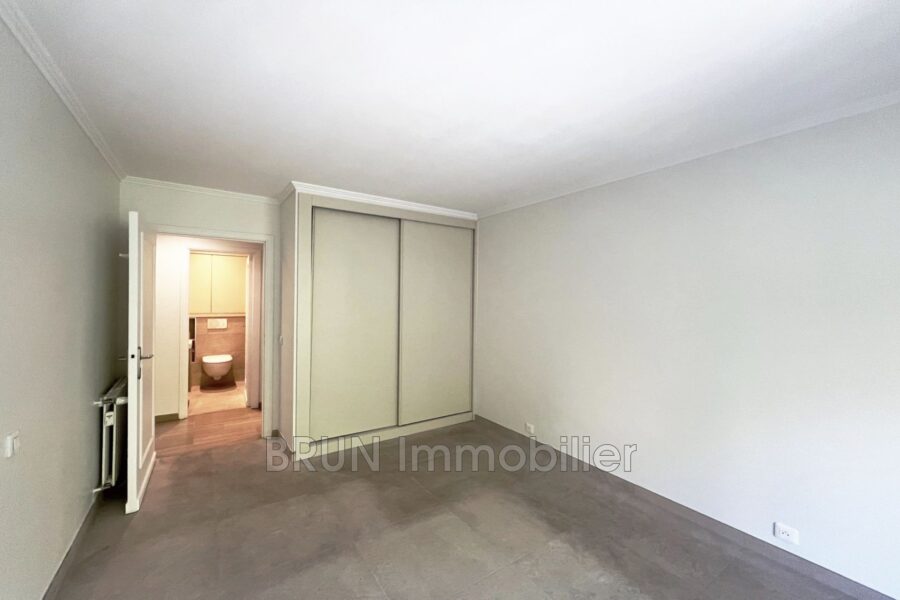 Appartement à vendre à Antibes — Vue sur la ville — photo 12