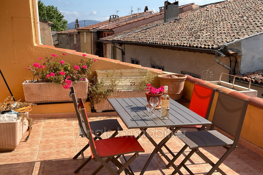Appartement à vendre à Cogolin — Vue sur la ville — photo 2