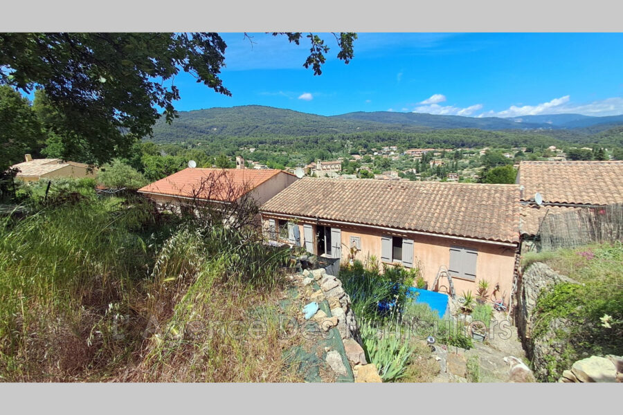 Maison à vendre à Figanières — Vue sur la ville — photo 1