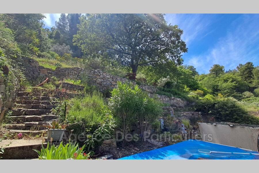 Maison à vendre à Figanières — Vue sur la ville — photo 2