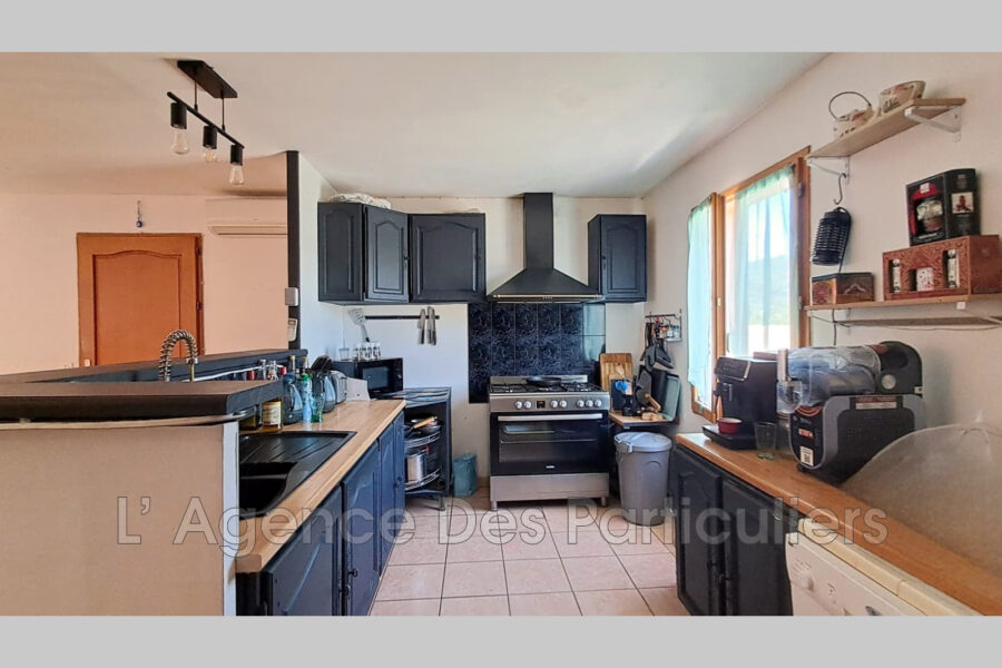 Maison à vendre à Figanières — Vue sur la ville — photo 6