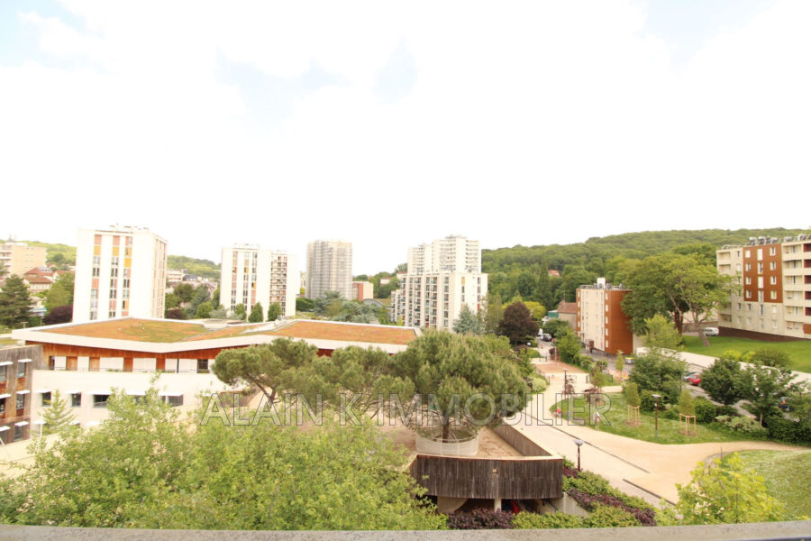 Appartement à vendre à Chaville — Vue sur la ville — photo 1