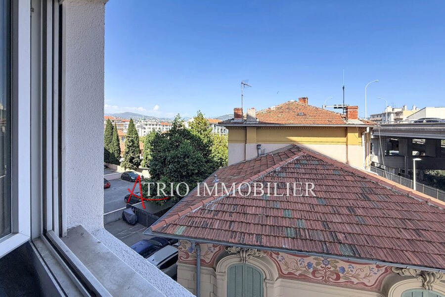 Appartement à vendre à Nice — Vue sur la ville — photo 1