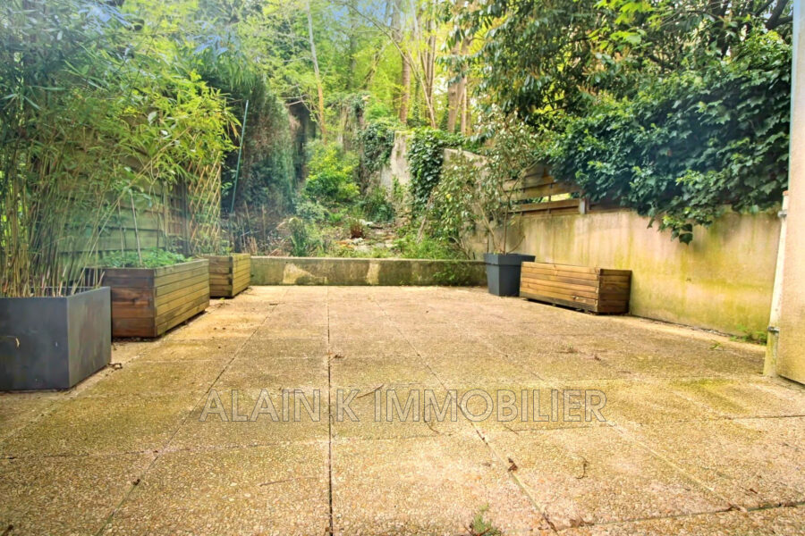 Appartement à vendre à Chaville — Vue parc & jardin — photo 1