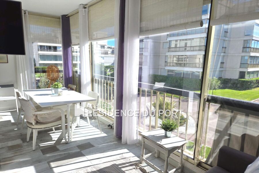 Appartement à vendre à Mandelieu-la-Napoule — Vue parc & jardin — photo 2