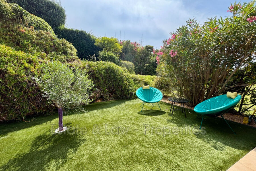 Appartement à vendre à Les Issambres — Vue parc & jardin — photo 1
