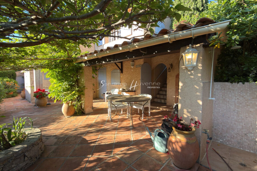 Maison à vendre à La Croix-Valmer — Vue mer — photo 3