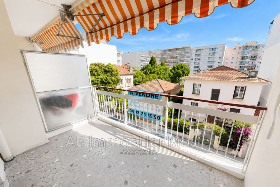 Appartement à vendre à Juan-les-Pins — Vue sur la ville — photo 1