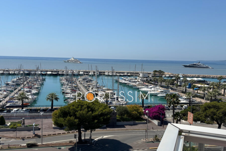 Appartement à vendre à Saint-Laurent-du-Var — Vue mer — photo 1