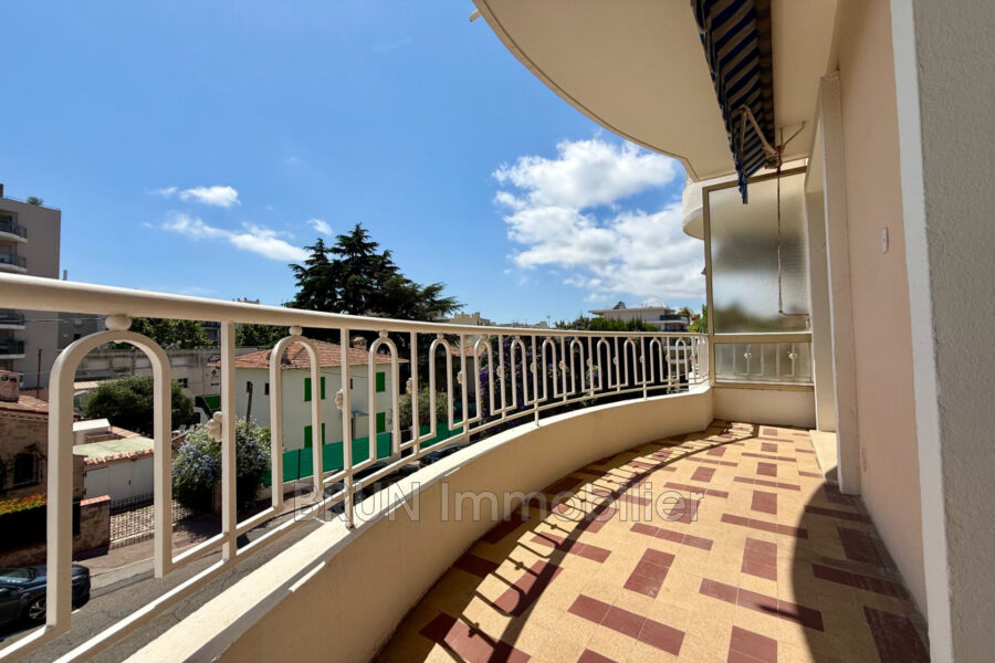 Appartement à vendre à Juan-les-Pins — Vue sur la ville — photo 2