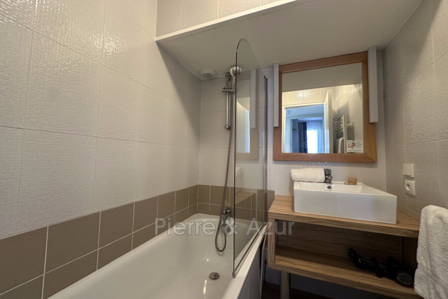 Appartement à vendre à Antibes — Vue parc & jardin — photo 4