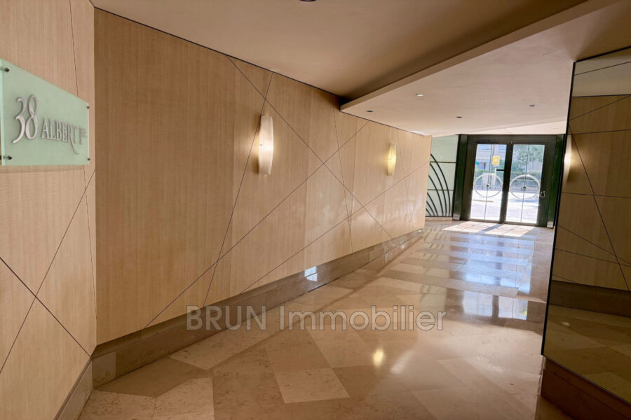 Appartement à vendre à Antibes — Vue sur la ville — photo 8