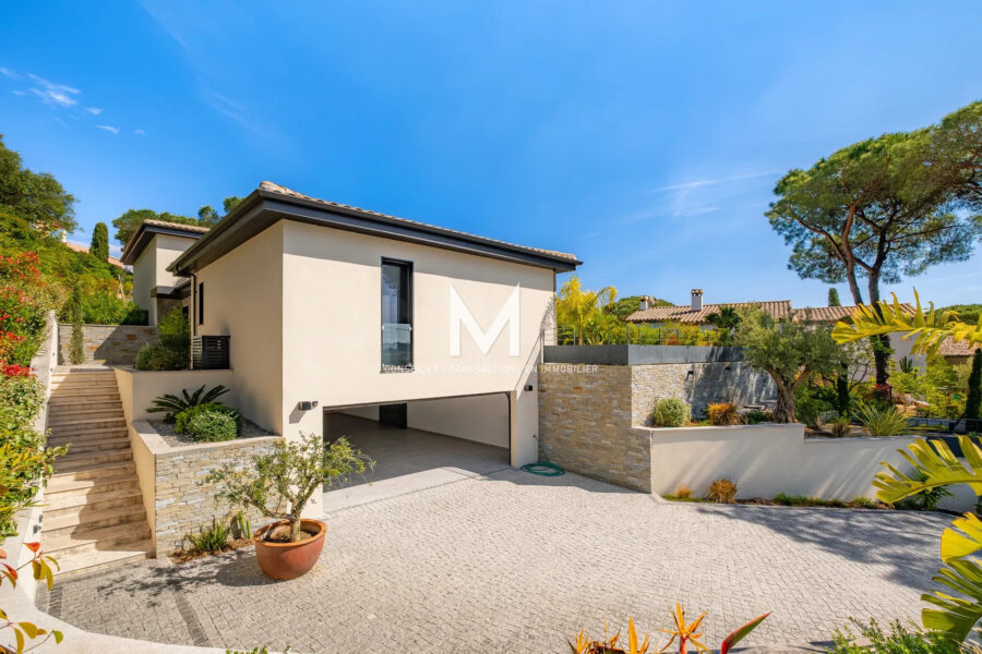 Maison à vendre à Sainte-Maxime — Vue parc & jardin — photo 13