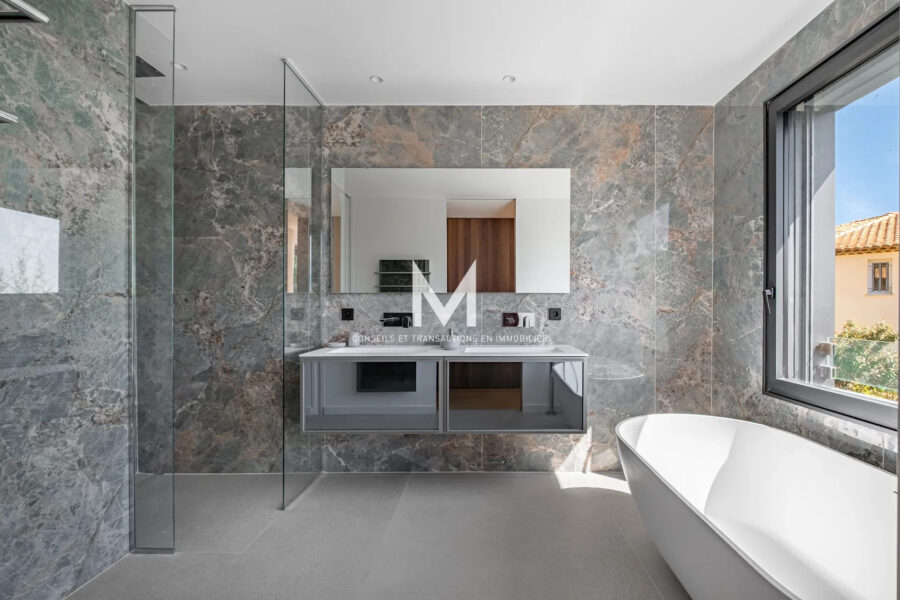 Maison à vendre à Sainte-Maxime — Vue parc & jardin — photo 10