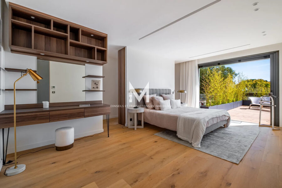 Maison à vendre à Sainte-Maxime — Vue parc & jardin — photo 6
