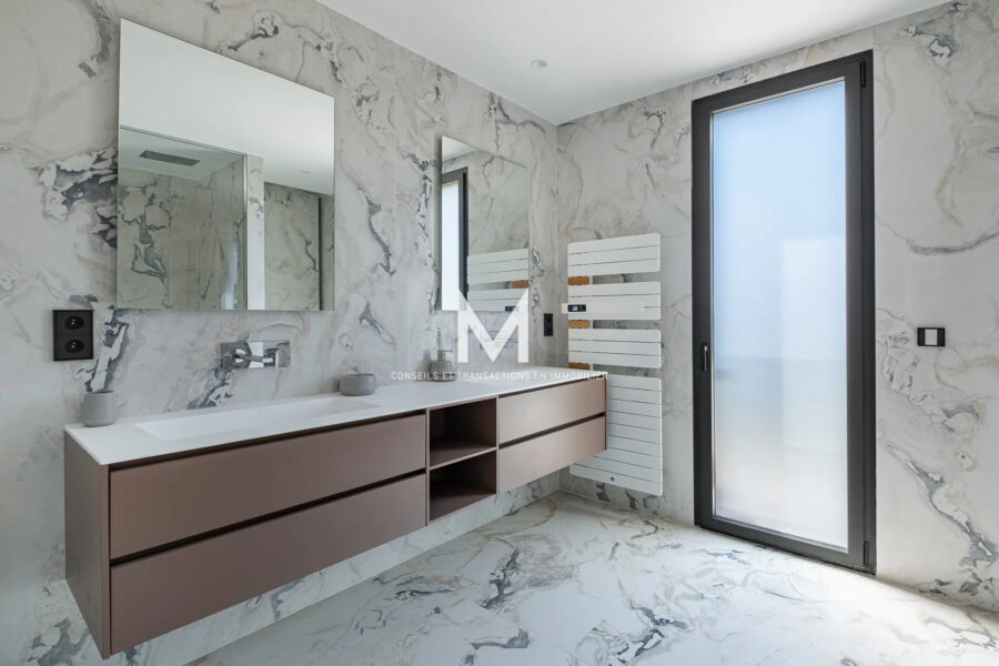 Maison à vendre à Sainte-Maxime — Vue parc & jardin — photo 11
