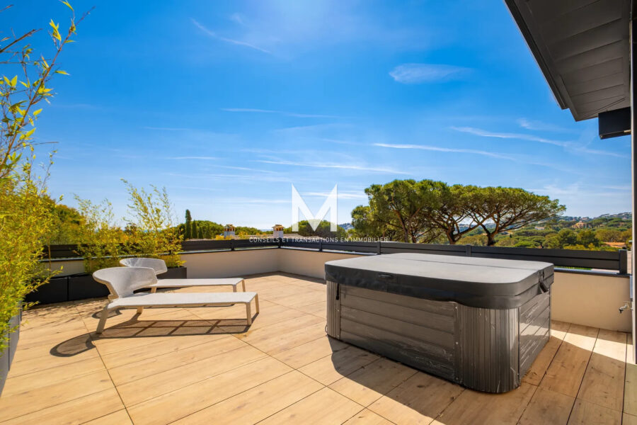 Maison à vendre à Sainte-Maxime — Vue parc & jardin — photo 12