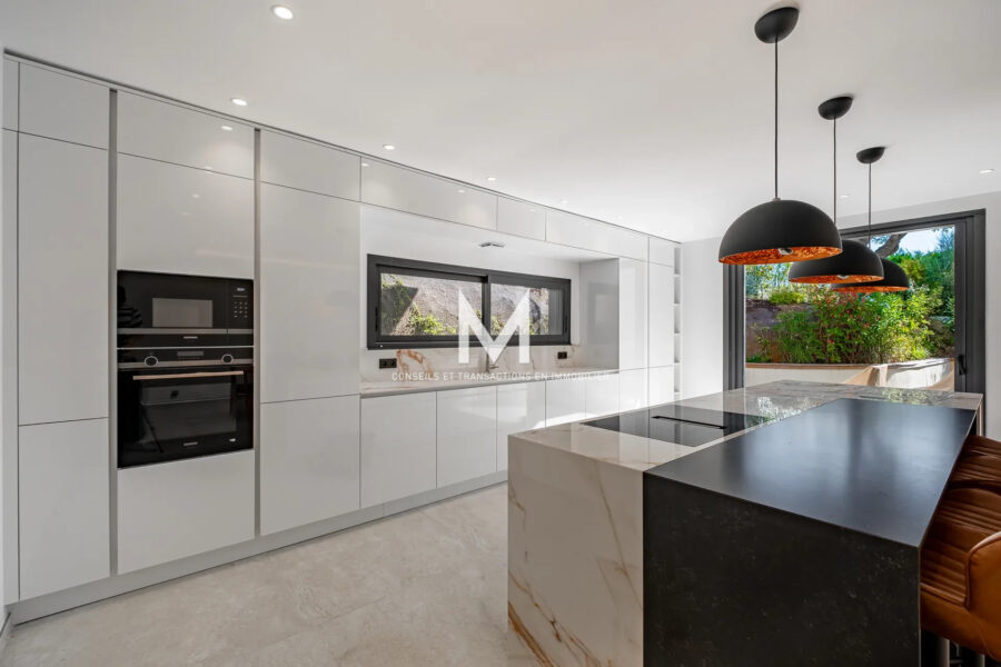 Maison à vendre à Sainte-Maxime — Vue parc & jardin — photo 4