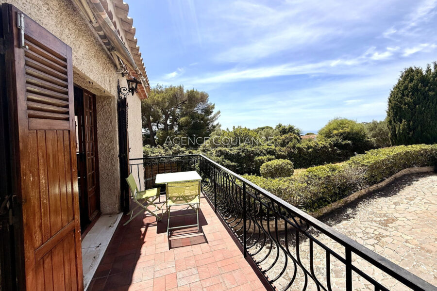 Maison à vendre à Saint-Cyr-sur-Mer — Vue mer — photo 1